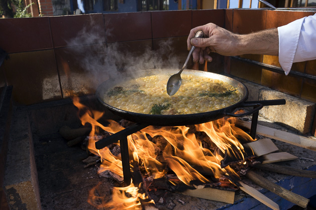 Read more about the article Making Paella at La Matandeta